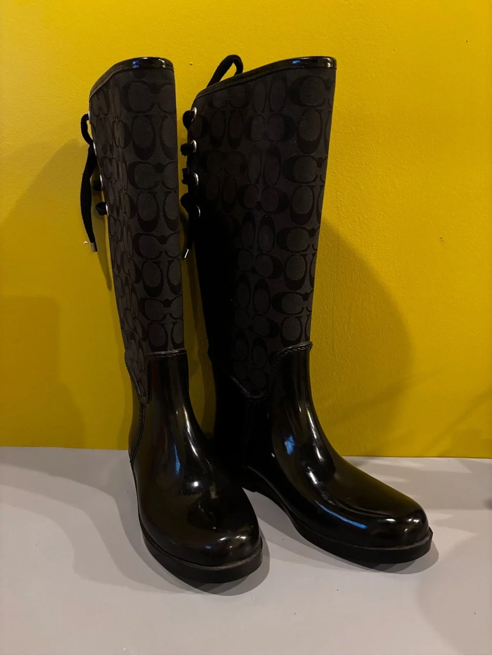 Coach classic knee